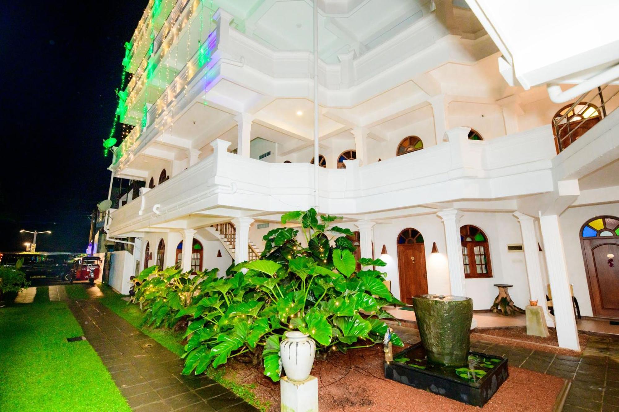 Royal Beach Hotel & Restaurant Hikkaduwa Eksteriør bilde